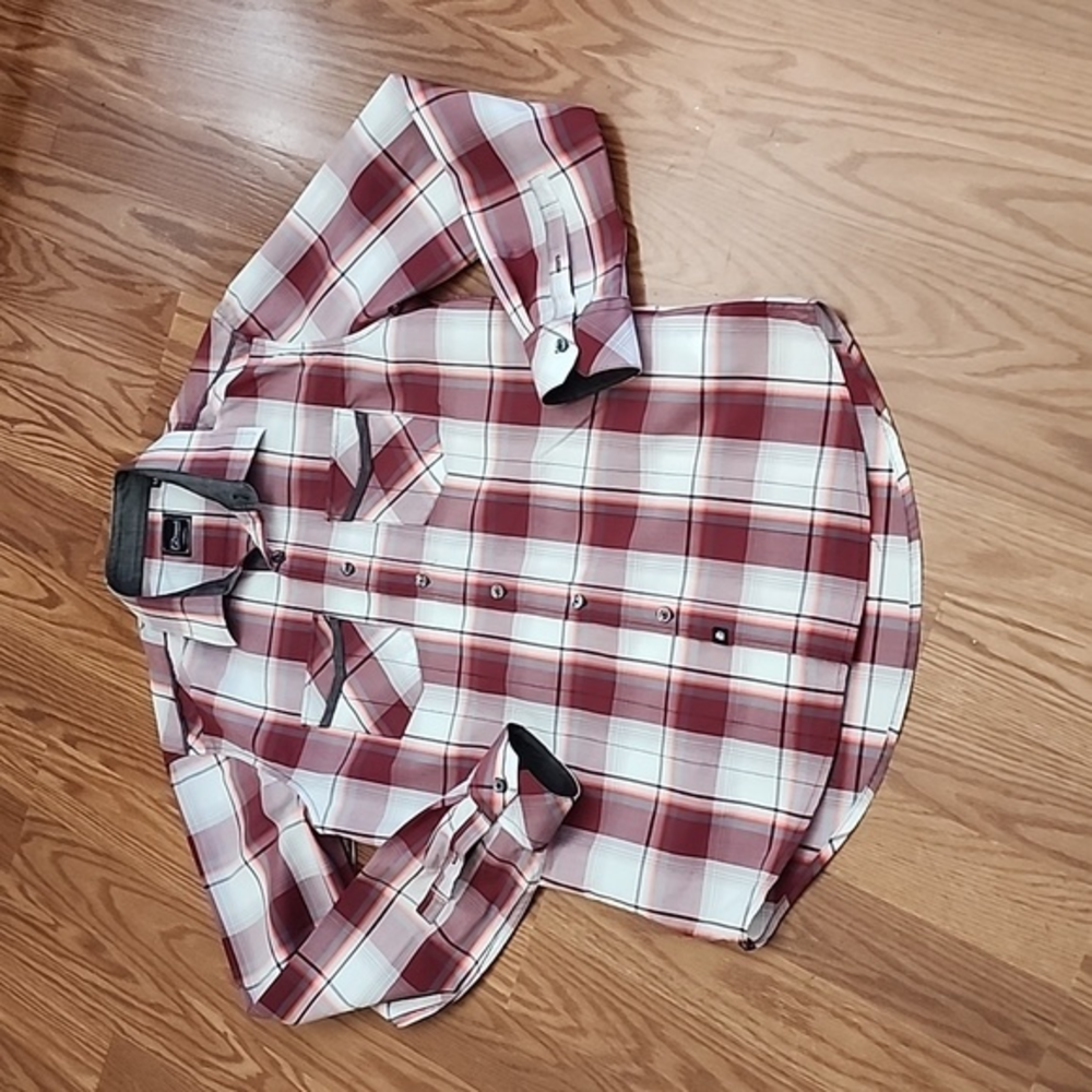 7‎ Diamonds button up dress shirt med